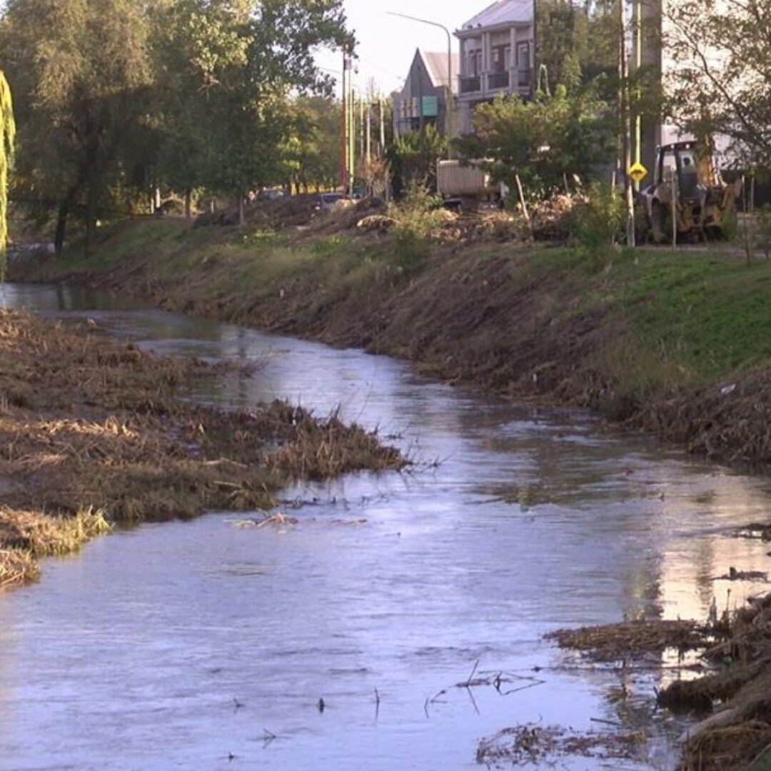 Contaminación en el arroyo Napostá